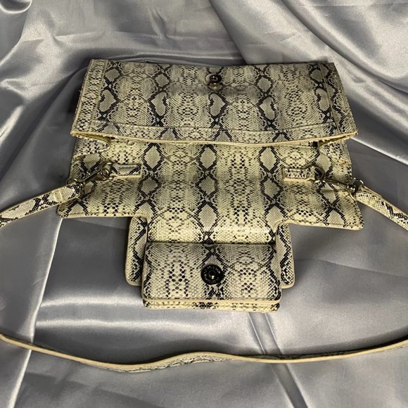 Squared Handbag by Sandra Roberts - Picture 4 of 8